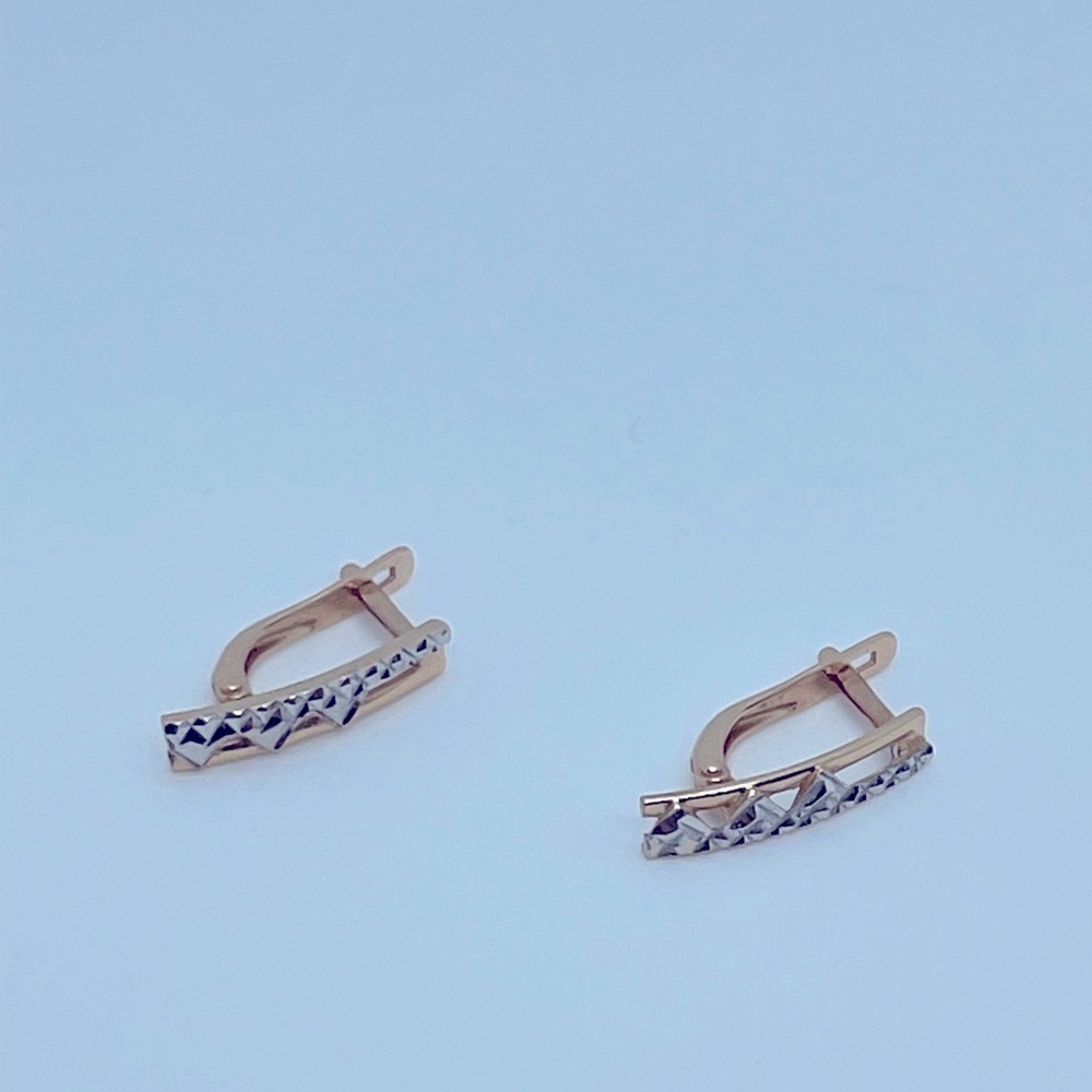 14 K yellow gold earrings, excellent condition